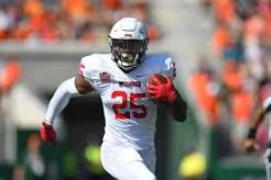 PSPigskin's tweet photo. Former Illinois State RB James Robinson, who was cut by the UFL's Louisville Kings in the preseason, is back with the team. Robinson rushed for 58 yards and a TD on 13 carries in Saturday's 30-13 upset of the first-place DC Defenders. Robinson also caught an 18-yard pass. https://t.co/vmiQPqQBh6