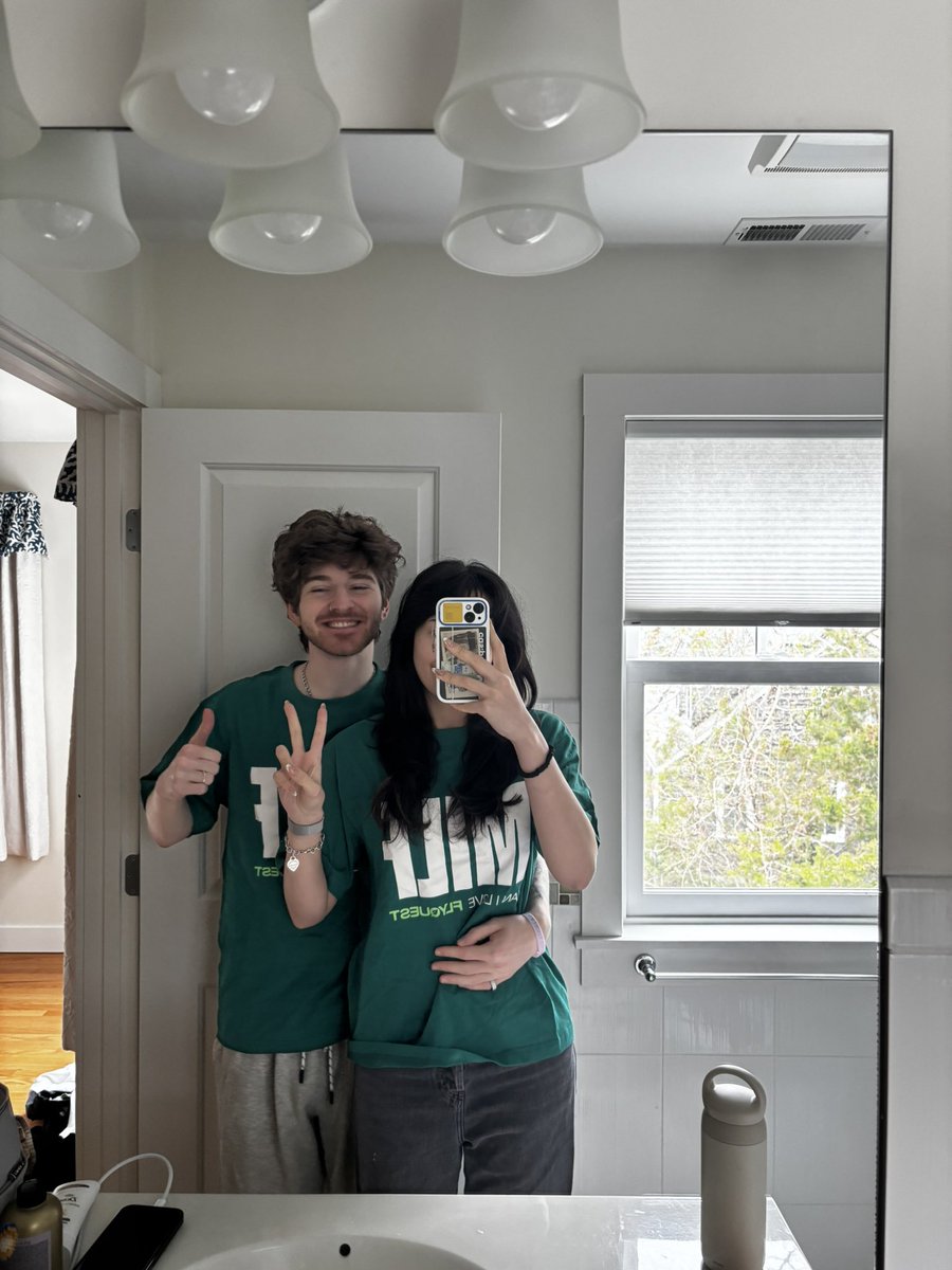 averygdh's tweet photo. man (my wife and) i love @FlyQuest 

she’s 1 of 1,000,000,000,000,000 btw, not just 100 https://t.co/fGkDo7s8b8