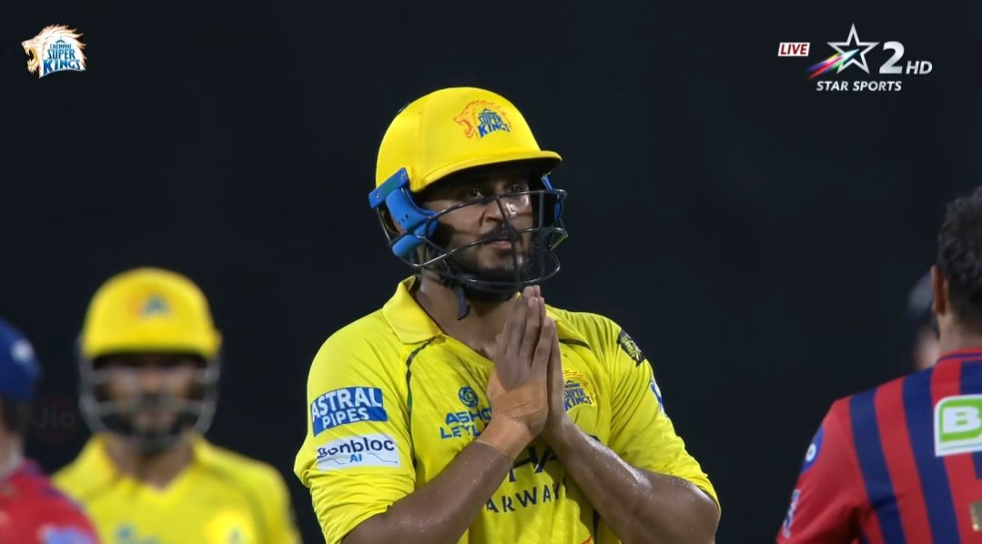 KagaSir41038's tweet photo. Urvil patel massage for his father 💕
#IPL
#CSKVSDC https://t.co/Cqga9UJAaV