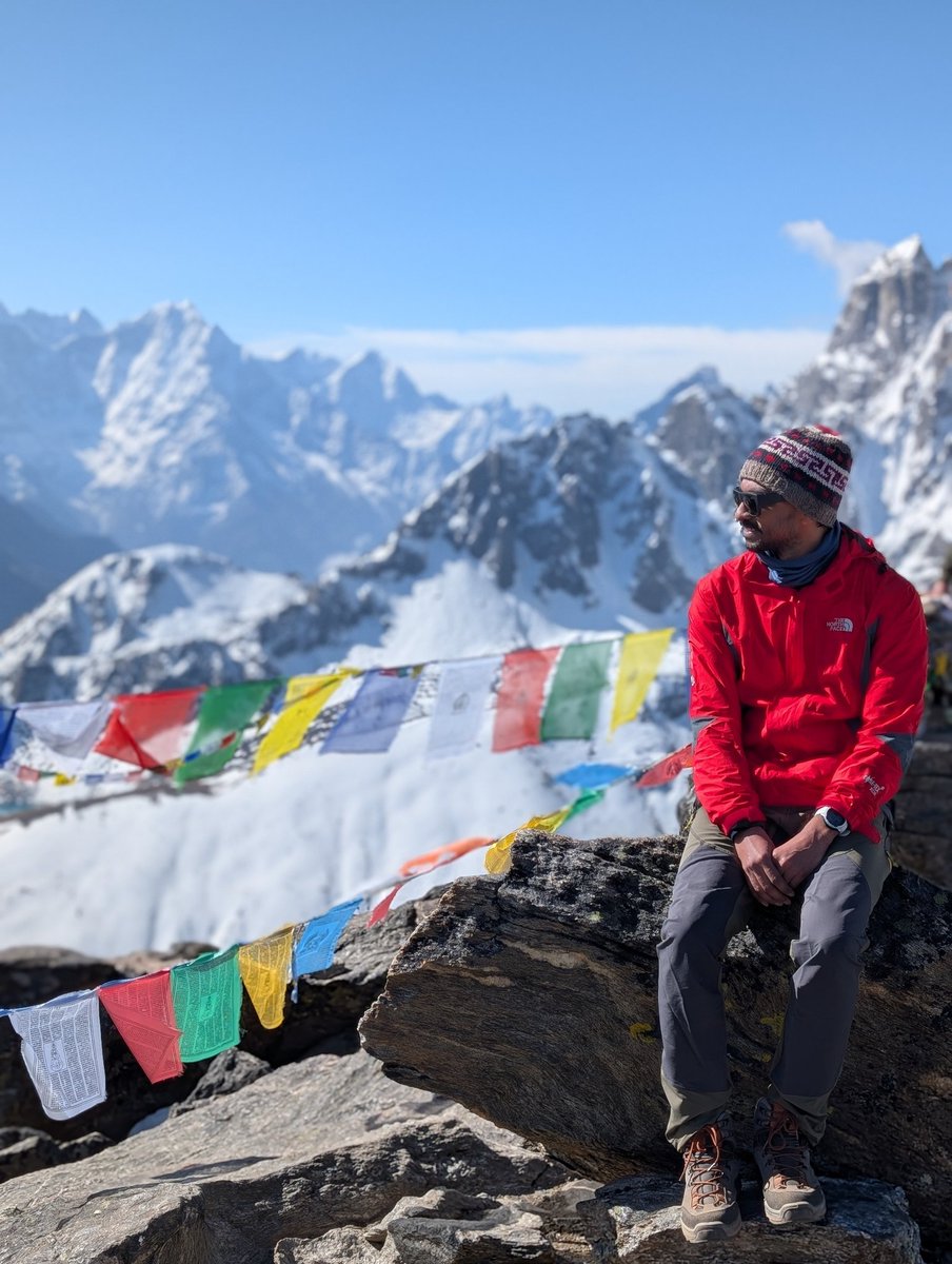 v_sinha7's tweet photo. Back from 2 weeks of trekking in one of the most jaw-dropping landscapes in Nepal ! #everestbasecamp #gokyo https://t.co/nW0FHZnUnY