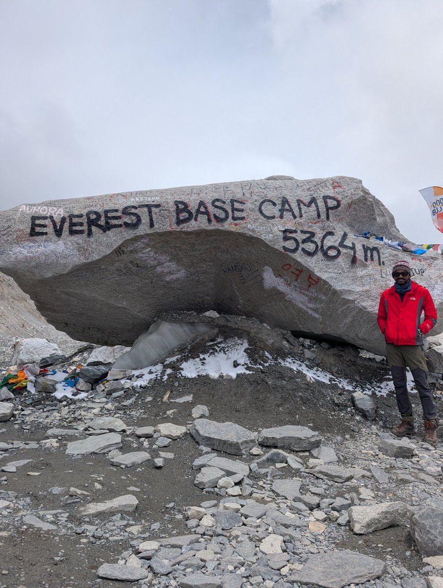 v_sinha7's tweet photo. Back from 2 weeks of trekking in one of the most jaw-dropping landscapes in Nepal ! #everestbasecamp #gokyo https://t.co/nW0FHZnUnY