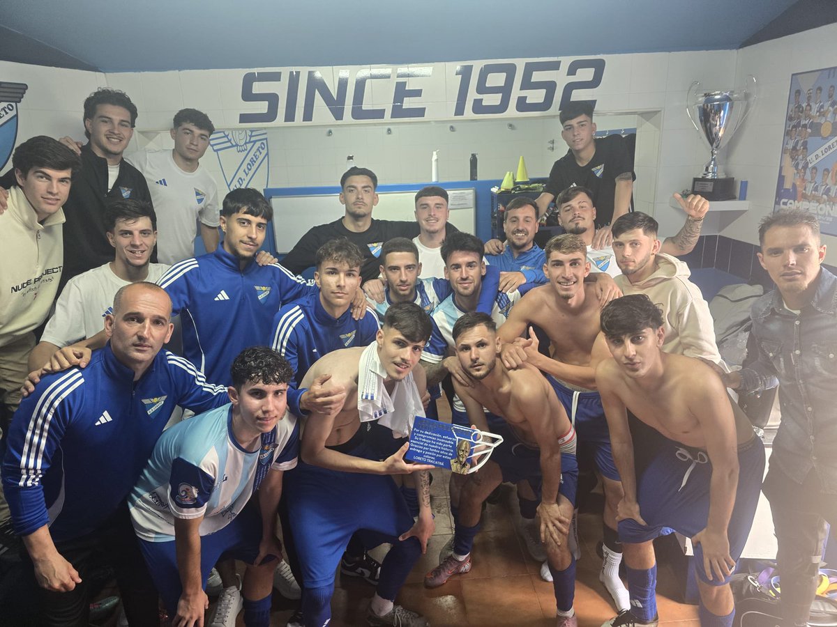 UDLoreto's tweet photo. 🔵SENIOR MASCULINO⚪️

Victoria muy especial con un emotivo mensaje y agradecimiento a quien fue nuestro utillero, mantenimiento.. JESUS RODRÍGUEZ “POLLO” quien pasa por una situación delicada de salud.

El Loreto está contigo Pollo💙🤍 https://t.co/2dEaHvoKiS