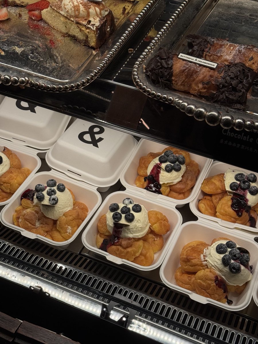 ทุกคนไปจีนอย่าลืมไปร้าน butterful and creamorous ถุงเขียวในตำนาน อร่อยทุกอย่างในร้านไม่เกินจริง ㅜㅜ ชิ้นใหญ่มากแล้วหลักสิบเอง อร่อยแบบซื้อหิ้วกลับไทยไปกินยังอร่อย 🫶🏻🥯🥨
