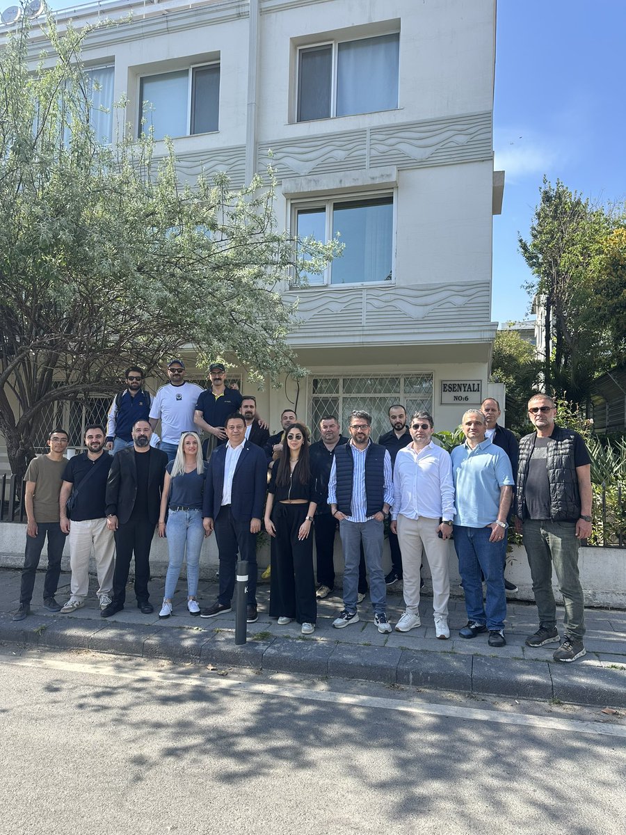 emrahtunay1907's tweet photo. Yeniden güçlü bir Fenerbahçe için, Sayın Başkanımız Aziz Yıldırım’ın adaylığı adına dostlarımızla birlikte desteğimizi gösterdik. https://t.co/6iMz7poZCr