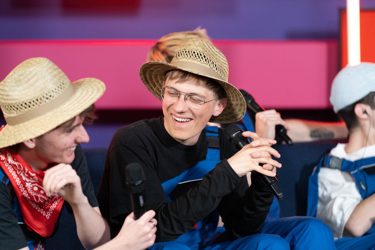 SKGaming's tweet photo. Tausende Emotionen bei der REWE Farming Challenge! Danke fürs Einschalten und Mitmachen! Es hat wie immer wahnsinnig viel Spaß gemacht! ⛏️ https://t.co/g7K9bir3Bl