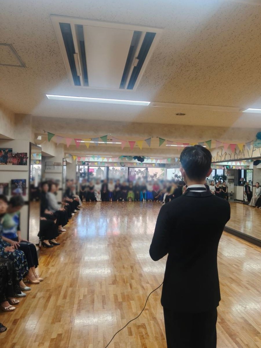 nishiodance's tweet photo. 西尾ダンススクールParty Day2🦩
午後のオープニングパーティーも満員🙏ダンスタイムはもちろん、マンボやミニデモも盛り上がりました。
スタッフや後輩の助け、そして何よりご来場者様皆様の応援で最高のイベントとなりました。至らぬ点もあったかと思いますが、今後ともどうぞ宜しくお願いします！ https://t.co/lTGvk6Gshp