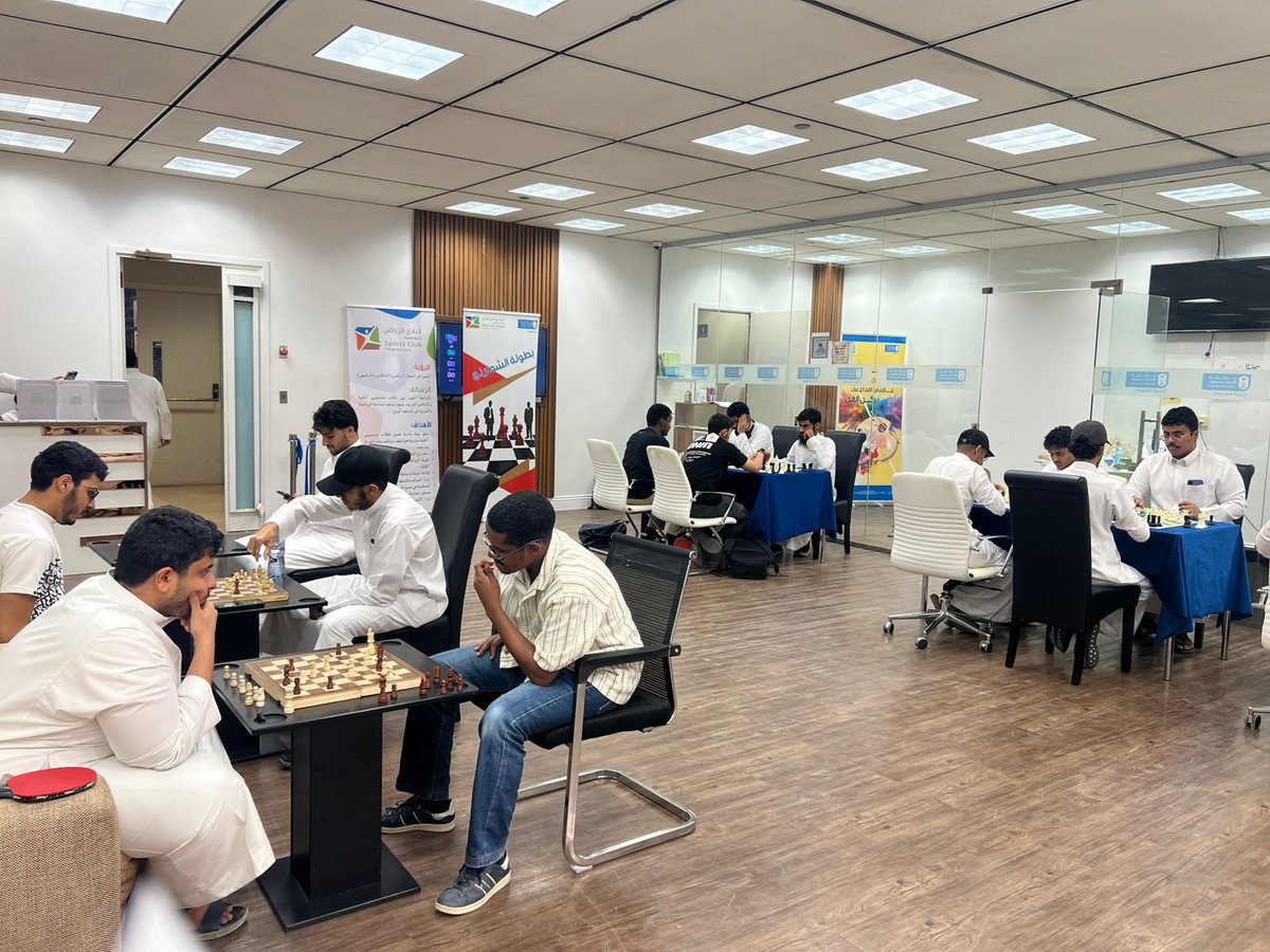 SciSportsClub's tweet photo. أقام النادي الرياضي بكلية العلوم بطولة الشطرنج في الصالة الرياضية بالكلية بمشاركة 16 متسابقًا، 
وسط أجواء تنافسية مميزة وحماس كبير بين المشاركين.
وقد حقق المركز الأول/يوسف محمد السناري، فيما جاء في المركز الثاني/عبدالله عبدالرحمن القحطاني، 
وحصل أحمد محمد نبيل على المركز الثالث. https://t.co/PLPti6kzso