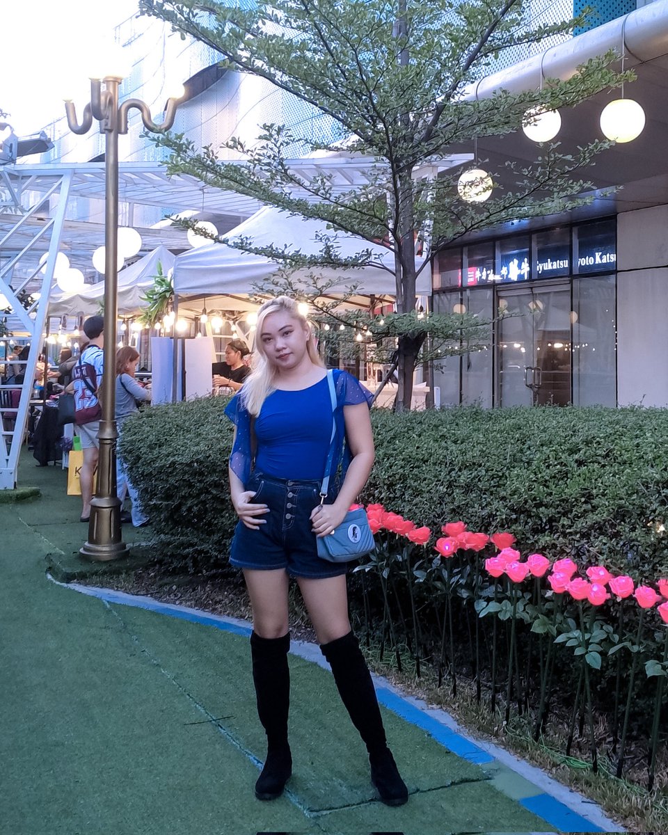 azoraritz's tweet photo. Black hair is coming 🖤 
Last Photo of me with Blonde Hair  
Goodbye Blonde hair It's it's been 6 years 🥹 https://t.co/pP3KEglqU8