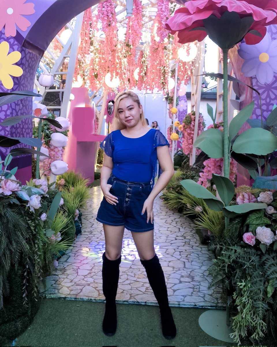 azoraritz's tweet photo. Black hair is coming 🖤 
Last Photo of me with Blonde Hair  
Goodbye Blonde hair It's it's been 6 years 🥹 https://t.co/pP3KEglqU8
