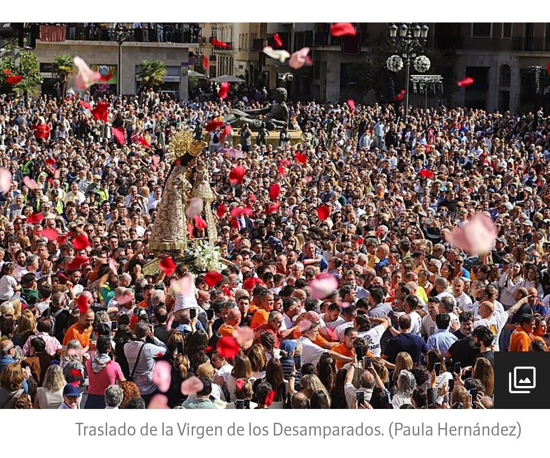 Hicieron un funeral laico por la dana.

En Valencia.