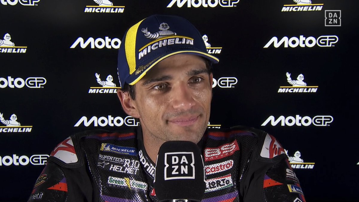 RubCanales's tweet photo. 🚨 Jorge Martín: "Agradezco todo lo que me ha pasado porque es lo que me ha hecho madurar y lo que me ha hecho ser quien soy hoy".

➡️ "Siempre lo digo: si los malos momentos los aprovechas bien, te pueden transformar en una mejor persona, en un mejor piloto, y es lo que creo que soy".

➡️ "Hoy es un día para disfrutar, obviamente, pero hay que seguir trabajando. Los rivales son muy fuertes y no hay que dejar de trabajar".

(@DAZN_ES) #MotoGP #FrenchGP 🇫🇷
