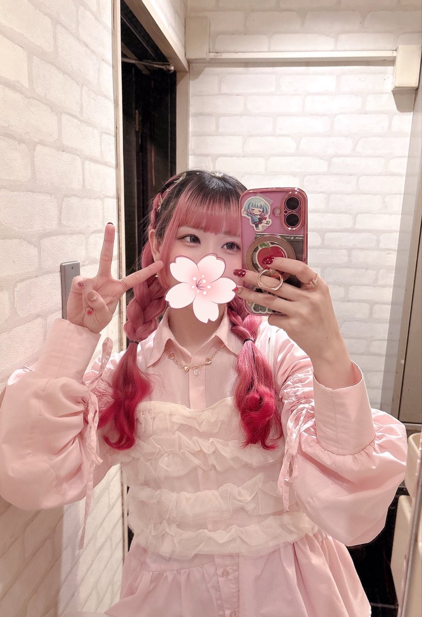おいたん生誕ライブありがとうございました〜！！！

やっぱおいたんのお歌もギターも素敵でとっても大好きだなって思ったよね🔥
とっても楽しかった！！！
今日は本当にありがとうございましたっ！！

次は大阪で5/23！！バンドライブ楽しむぞ〜✧(*,,ÒㅅÓ,,)✧

セトリはALTへ
#ライブレポート