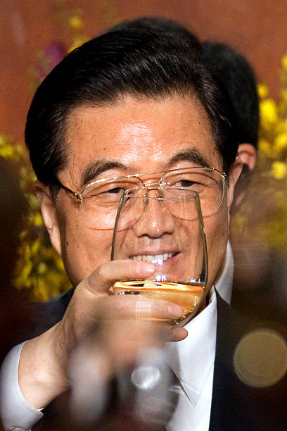 尸比月殳 tweet media