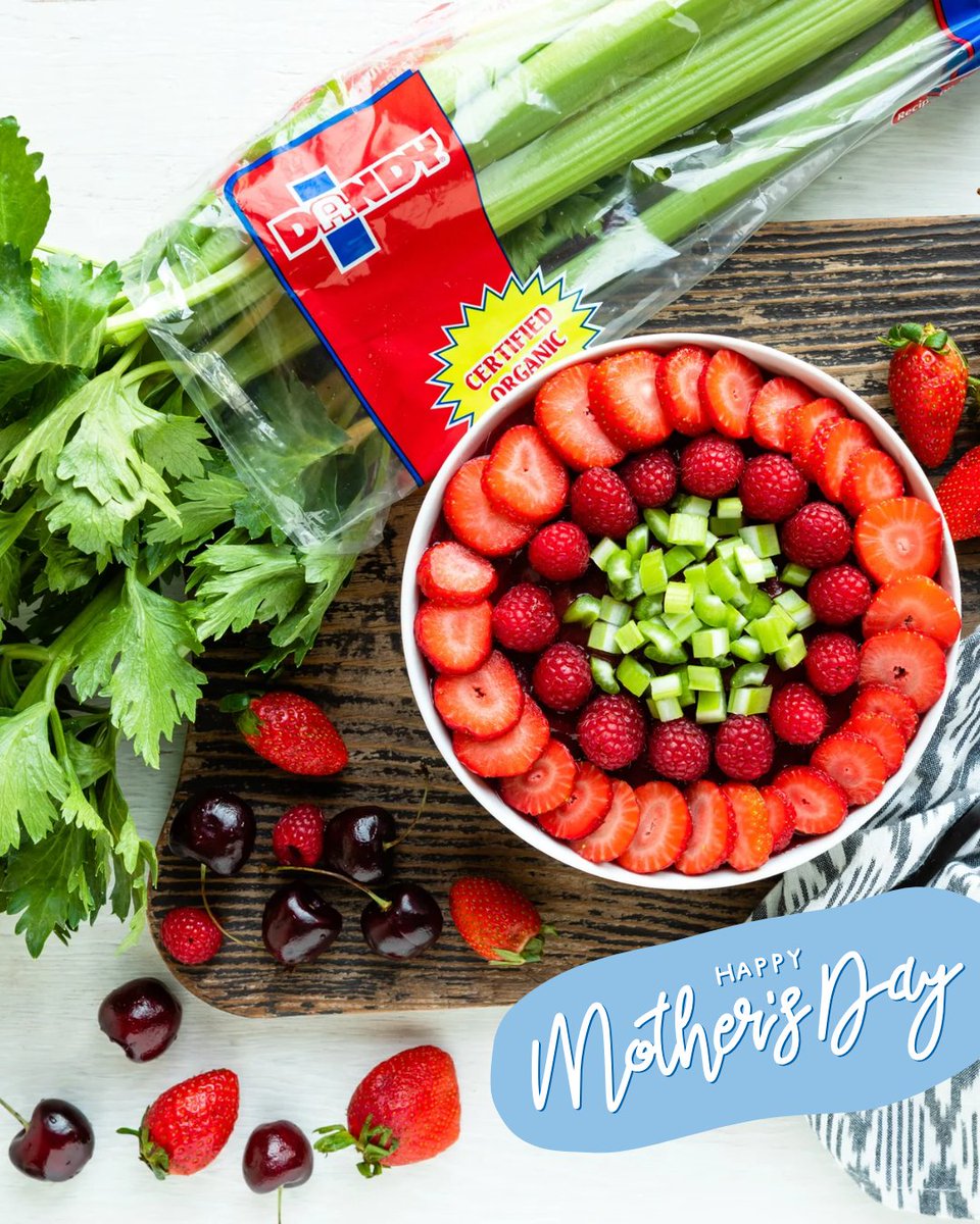 dandy_fresh's tweet photo. Treat Mom to a #MothersDay breakfast as sweet as she is. One that's made with care and served with gratitude. 💖

Get this #Celery Smoothie Bowl recipe: https://t.co/UOxMhvlKQv https://t.co/uN6WzejSco