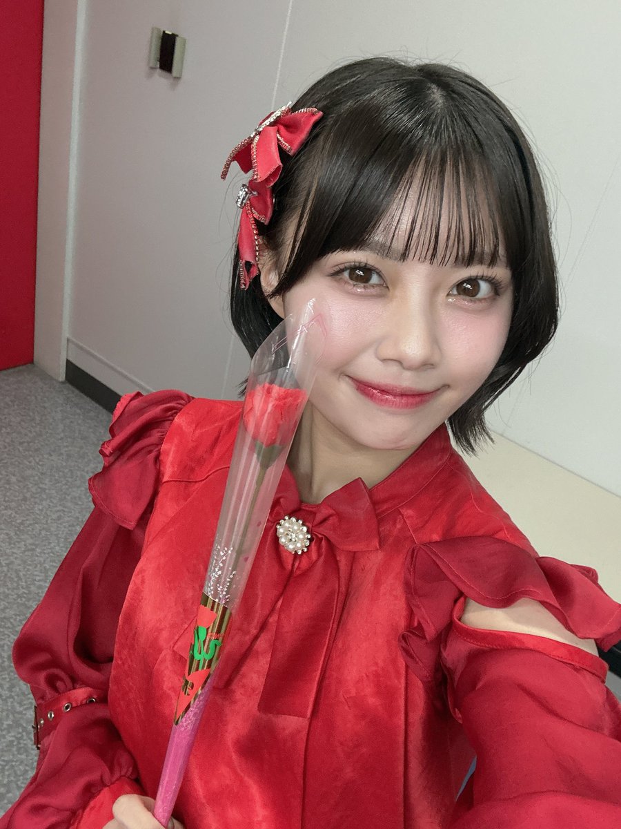 ヨドバシ博多さんでのライブありがとうございました~！

今日は母の日ということで、SNS投稿してくださった皆さんにカーネーションをお渡ししたり、今日ならではの空間もあって温かい1日でした🫶🏻
いつも応援してくれている皆さん、本当にありがとう💐