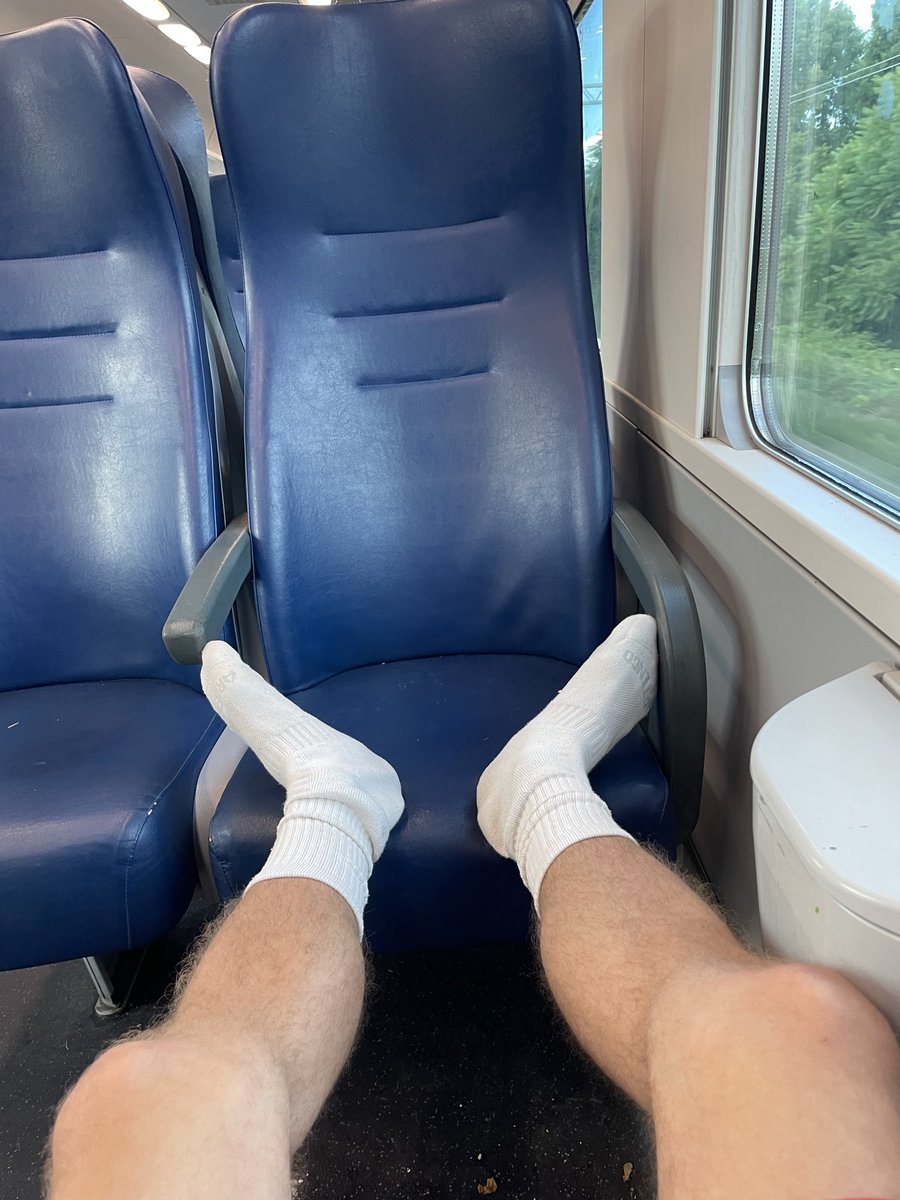 BabyLago96's tweet photo. 👃🏽popcorn (👟🍿) hay (🧦🌾) and peach juice (🦶🏽🍑)
Am I right? https://t.co/Pa4W2srsXz