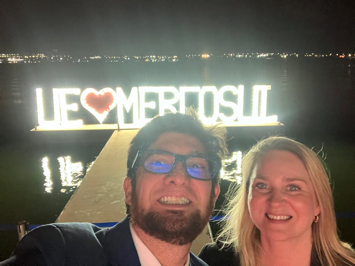EmbFinlandia's tweet photo. A embaixada da Finlândia participa da Semana da Europa. No Dia da Europa (9), corremos na EU Run. Na quarta, fomos à celebração da @UEnoBrasil .  

No sábado (16), estaremos no Festival Cultural Europeu, no Museu de Arte de Brasília (11h-18h). Venha saber mais sobre a Finlândia! https://t.co/DMXKep9S2C