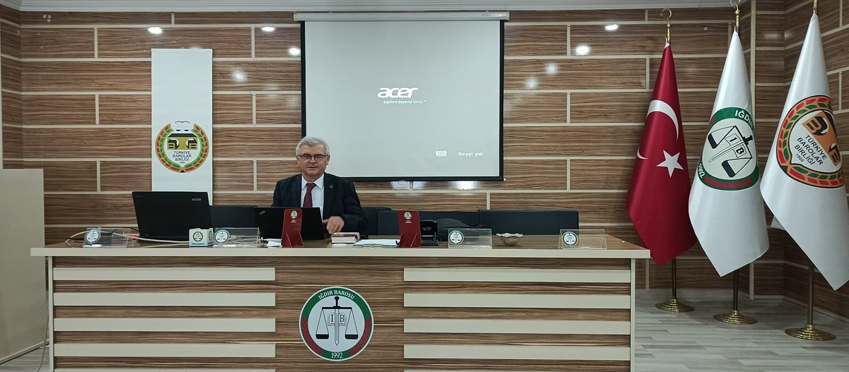 igdirbarosu's tweet photo. Türkiye Barolar Birliği ile Baromuzun 2026 yılı içerisinde yaptığı Meslek İçi Eğitim Seminerlerinin üçüncüsünü gerçekleştirdik.

‘Kira Tespit ve Tahliye Davaları’ ile ilgili Yargıtay 3. Dairesi Üyesi Hikmet Kanık’ın katılımıyla yapılan seminere meslektaşlarımız katıldılar. https://t.co/D8BUeiW9WR