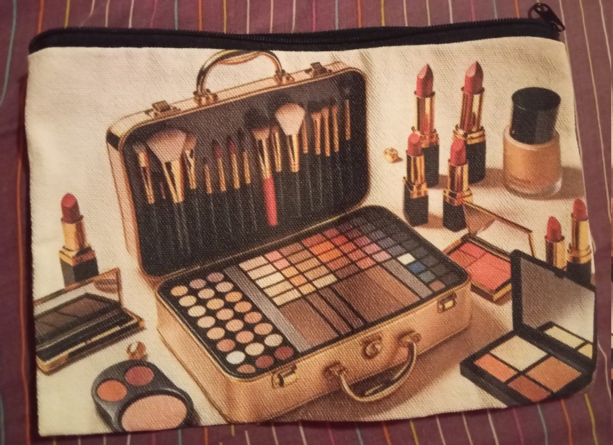 Pamplinashh's tweet photo. La compra de mi mamá en Temu. Expectativa/realidad https://t.co/hg3LTOWjjS