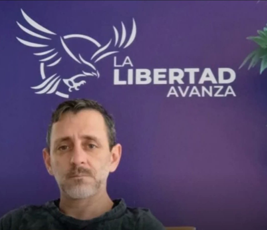 Karina Milei habilitó la cesión sin cargo de mercadería decomisada por la aduana de Posadas a la fundación Innovación Misionerista, dedicada a la innovación tecnológica. Su presidente, Claudio Berón (imagen) es activo militantes de LLA.
El gobierno más corrupto de la historia.