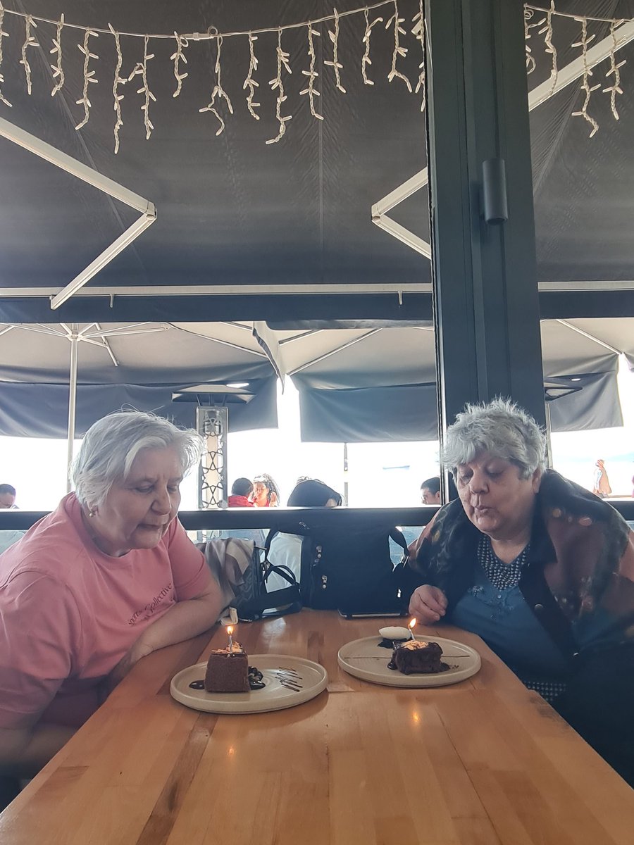 meteaktepe's tweet photo. Annelerimizin ✨️🎉"Anneler Gününü" 🎊💐kutladık.
🥰 Hep birlikte, nicelerine... 😍

#annelergünü https://t.co/bEIROu4RxA