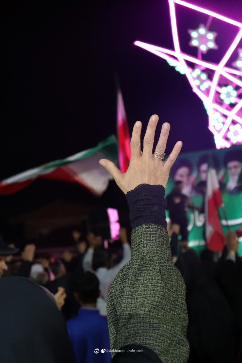 این شبها به خیابان آمدن های ما در میدان ماندن هایمان  تبلوری از حرکت جهادی است...
#بسیج_سازندگی_مازندران
#نور_علوی