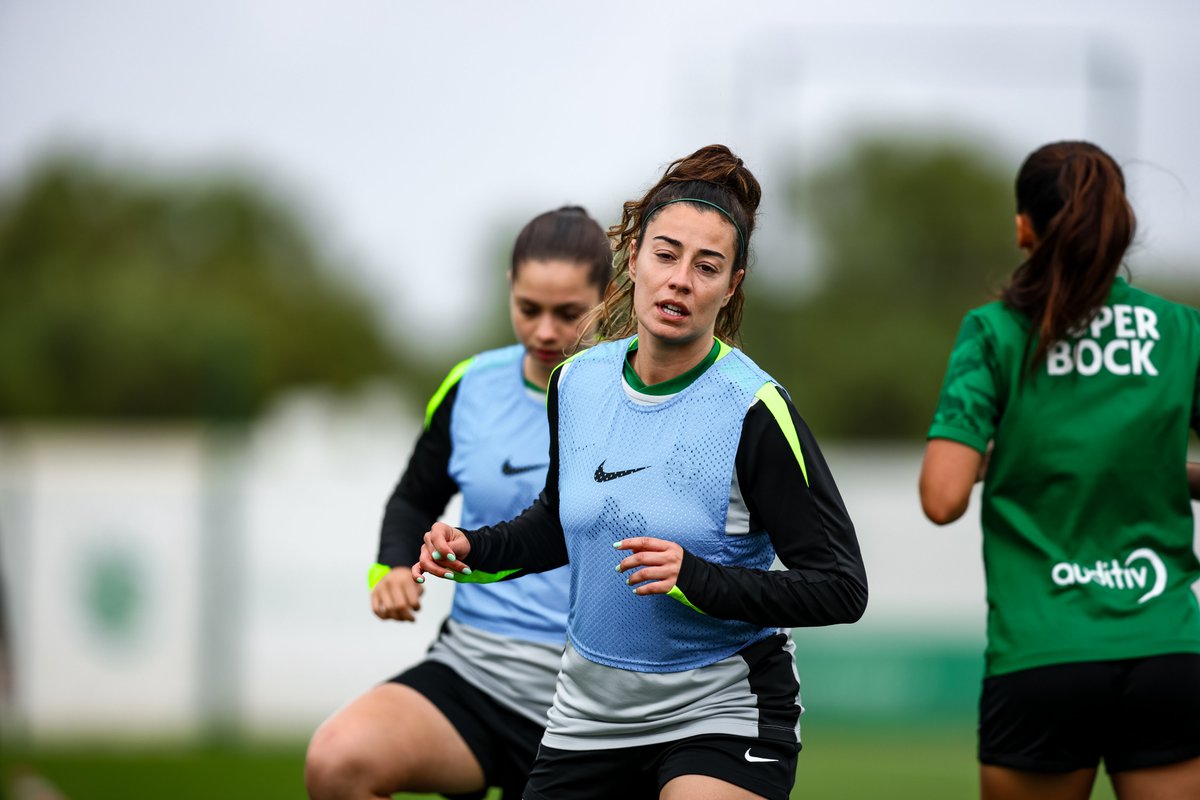 FutFemSCP's tweet photo. Warm up ✅ Vamos com tudo, Leoas! 🦁 #SCPRPFC https://t.co/2iouoolycl