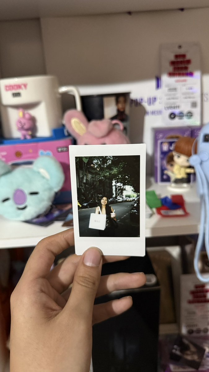 vaale_dani's tweet photo. No alcance globo pero BTS me dio un helado de fresa 💜 https://t.co/TXpNnDzzya