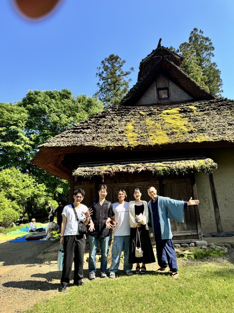 ojitangah's tweet photo. 5/5今昔物語。みなさんのおかげで素晴らしい映像と舞台のコラボができました！そして今日は青梅市の重要文化財での舞台。雪女。川のせせらぎやからぶき屋根、鳥のさえずりも相まって最高でした。劇団GAHは優特な仲間たちの集まりです。なんといってもお天気さんが毎回毎回素晴らしい。相思相愛なんだ。 https://t.co/zqEBeRNgSc