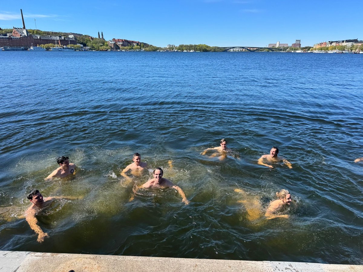 FredrikHjelm4's tweet photo. Reminder: the Stockholm tech ecosystem is genuinely open.

@antonosika organized a last-minute swim in the sun this weekend. Anyone welcome.

50 people showed up, swam in freezing water, talked about what they're building.

That's the ecosystem right now. https://t.co/eq85W12yuG
