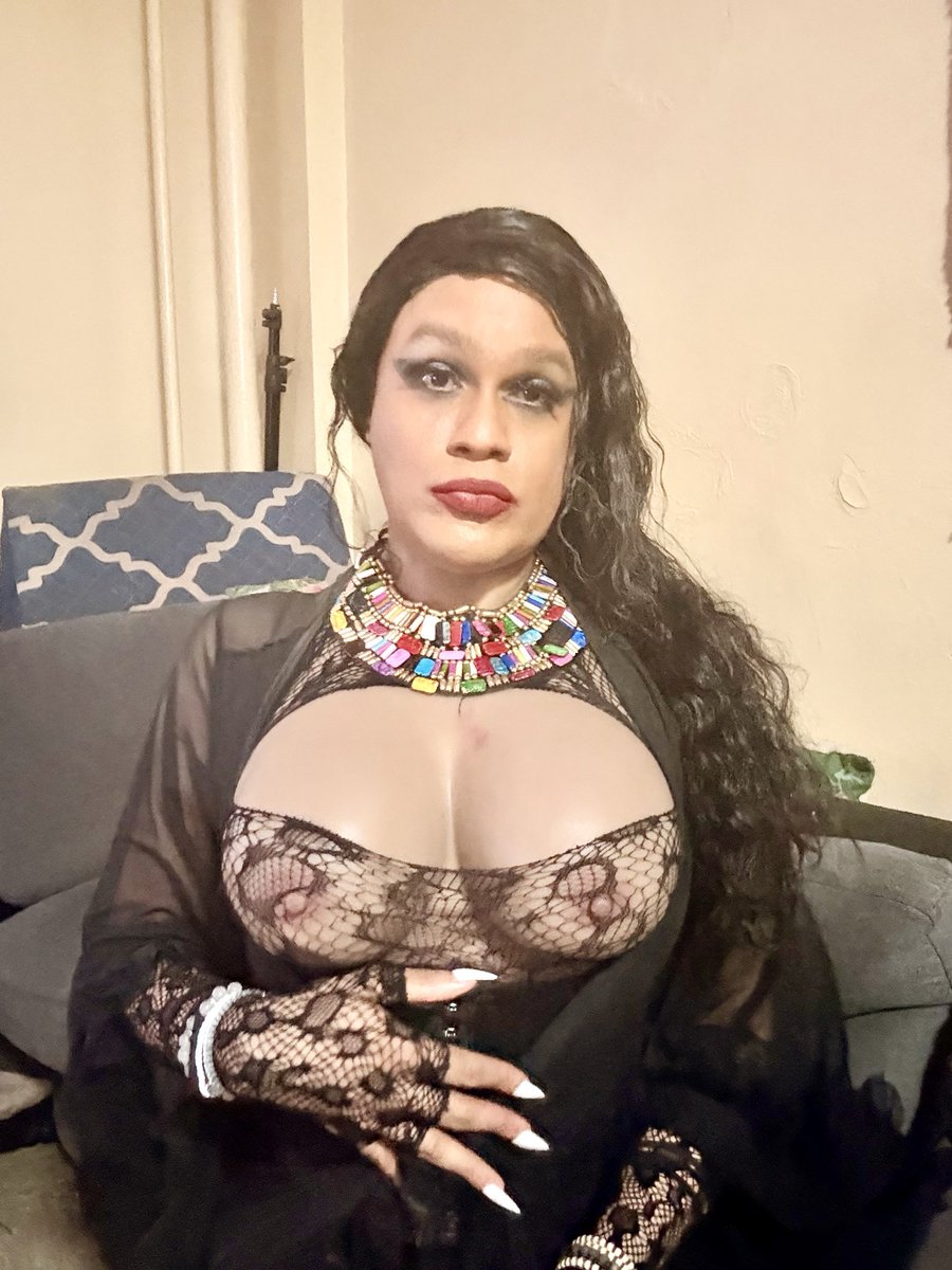 LSuperhead's tweet photo. Who wants to fuck this fat ass give me back shots? https://t.co/cLTeEUxAEp