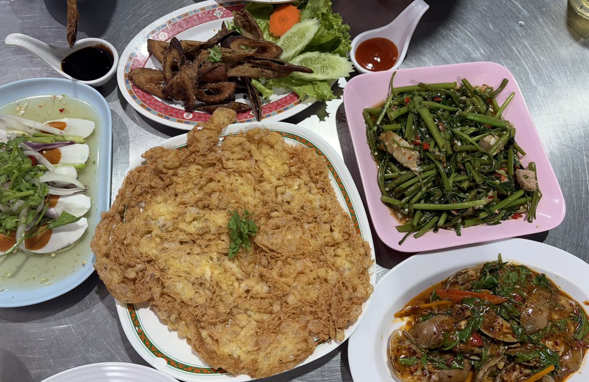 JackartCivil's tweet photo. ฝนหยุดแล้ว☔️🌧️หาไรทานกัน จัดไปกับเมนูโปรดที่ร้านข้าวต้ม🍽️😋#ความสุขอยู่รอบตัวเราเสมอ🌈🌍💚🍃👷🏻‍♂️ https://t.co/RkIljS8J6m