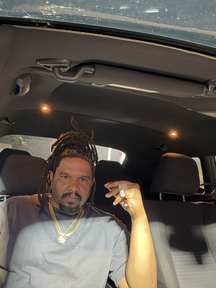 BBCJEAN's tweet photo. “The look says rapper. The mindset says mogul. Intelligent Travel Group now has a Free Affiliate Program. If you still wake up in the morning and go to work for someone else this for you. All you have to do is sign up pick a product share it on your social media and make content https://t.co/sdrzYYyEGx