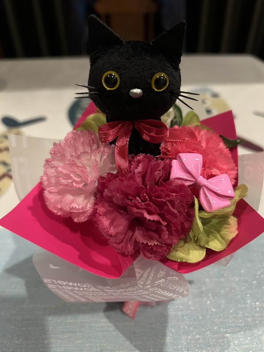 Drami2022's tweet photo. 息子から母の日のプレゼントをもらった。「組分けの後にパパについてきてもらってイトーヨーカドーで選んで買ったんだよ！」と。パパからの寄付の申し出を断って、自分のお小遣いで買ったと。これから仕事が大変な時も、この子を見て頑張れると思う。 https://t.co/qombwYxb2Y