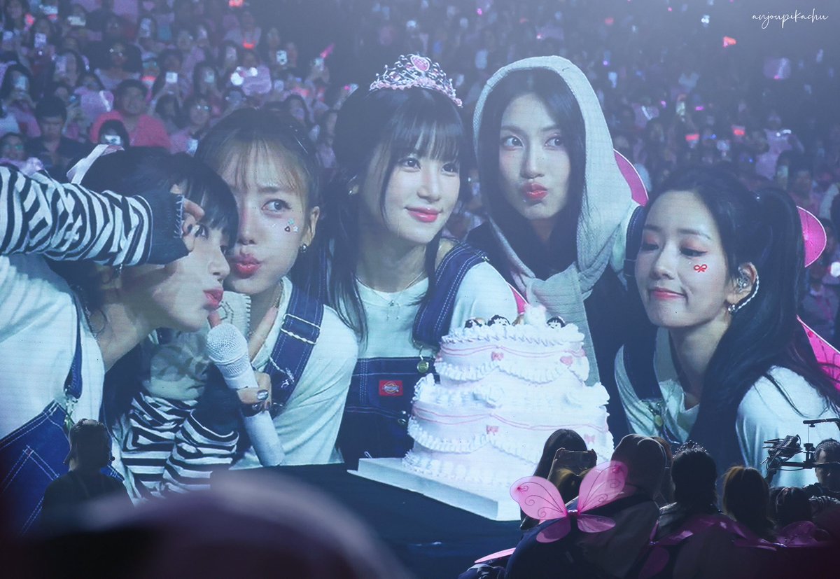 anjoupikachu's tweet photo. 260510 Apink asia tour complete!🐼🫰

#Apink #에이핑크 #TheOrigin_APINK
#박초롱 #초롱 #Chorong #チョロン @Apinkpcr 
#윤보미 #보미 #Bomi #ボミ @apinkbm 
#정은지 #은지 #Eunji #ウンジ @Apinkjej 
#김남주 #남주 #Namjoo #ナムジュ @APINKKNJ 
#오하영 #하영 #Hayoung #ハヨン @Apinkohy https://t.co/nchxXPUdiF