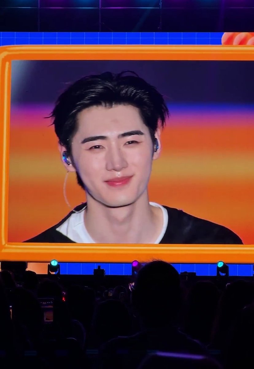 gemes banget dia senyum beneran kayak emot '😊😊'