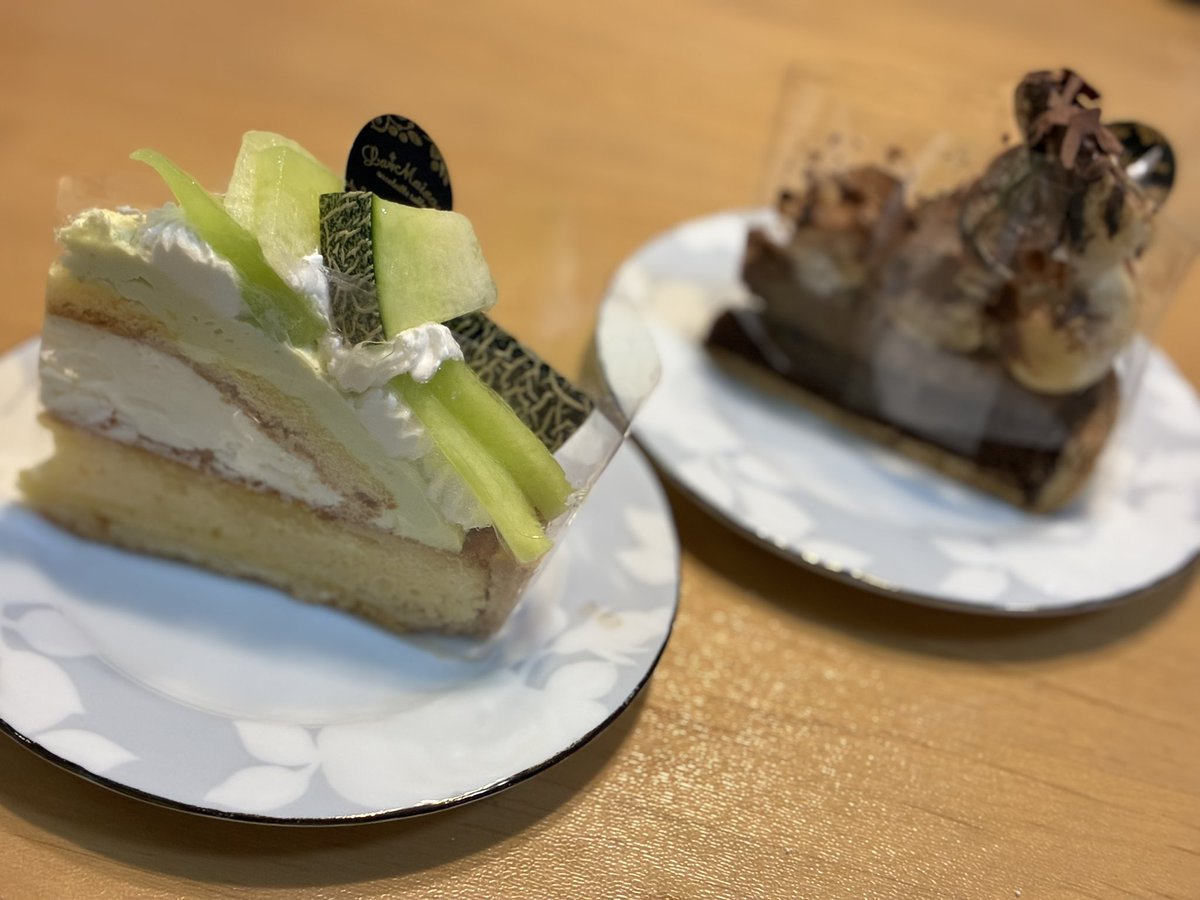 ppppride's tweet photo. 毎年母の日には「母ちゃん、母の日おめでとう！」と言うだけの下の娘がなんと今年はケーキを買ってきてくれました‼️
まさにサプライズ😳嬉しい☺️ https://t.co/3ELmiwk1Wj