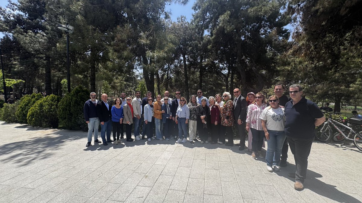 LisesiDernegi's tweet photo. Bugün Anneler Günü vesilesiyle; okulumuzda yıllarca emek vermiş, nice öğrencinin hayatına iz bırakmış kıymetli emekli öğretmenlerimizle, düzenlenen Anneler Günü kahvaltısında yönetim kurulu üyelerimizle birlikte bir araya gelmenin mutluluğunu yaşadık.
#annelergünükutluolsun https://t.co/7WxQWFeKlI