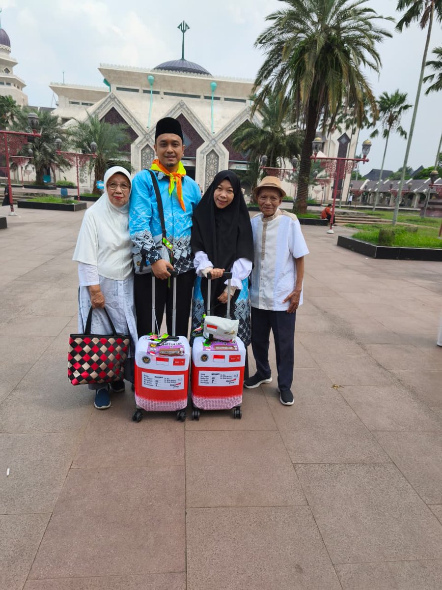 EvickB's tweet photo. Insyaallah... Prayo &amp; Siska senantiasa Diberikan Allah SWT... sehat wal'afiat,  kekuatan, kelancaran  dan kemudahan dalam jalani Ibadah Haji kembali dengan selamat membawa predikat Haji Mabrur. Aamiin.. https://t.co/PjCsAIiEpg