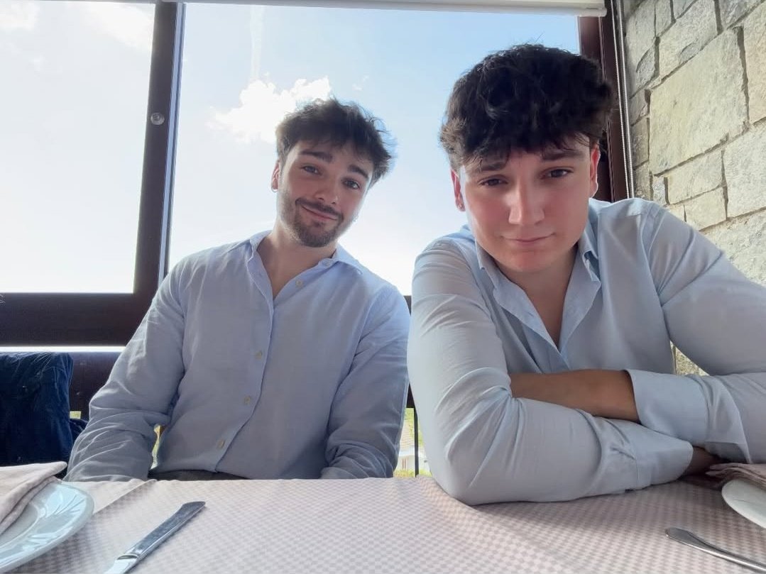 Max comparte una nueva foto con su hermano Jan en Instagram.