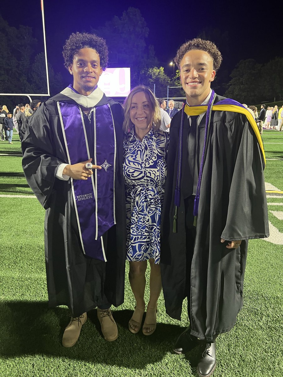 lawdoc4's tweet photo. To And Thru College 🎓 https://t.co/qML3fnIWL6