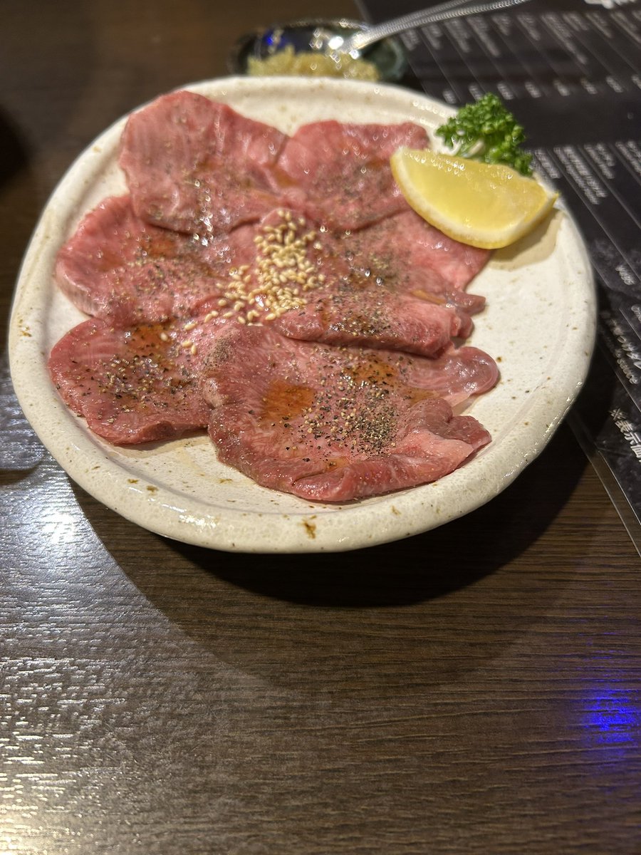 tttttipiiiii's tweet photo. aikoちゃん数年ぶりの神席で
ファンサ無限にくれた🫶このタオル今ホテルに着いたら手に持ってなくて何処かに置いてきたみたい、売り切れてるのに🥹🥹🥹
指輪コンプしたしもう後はガーデンシアター楽しむだけ💍*。 https://t.co/ZXGD6a5eIH