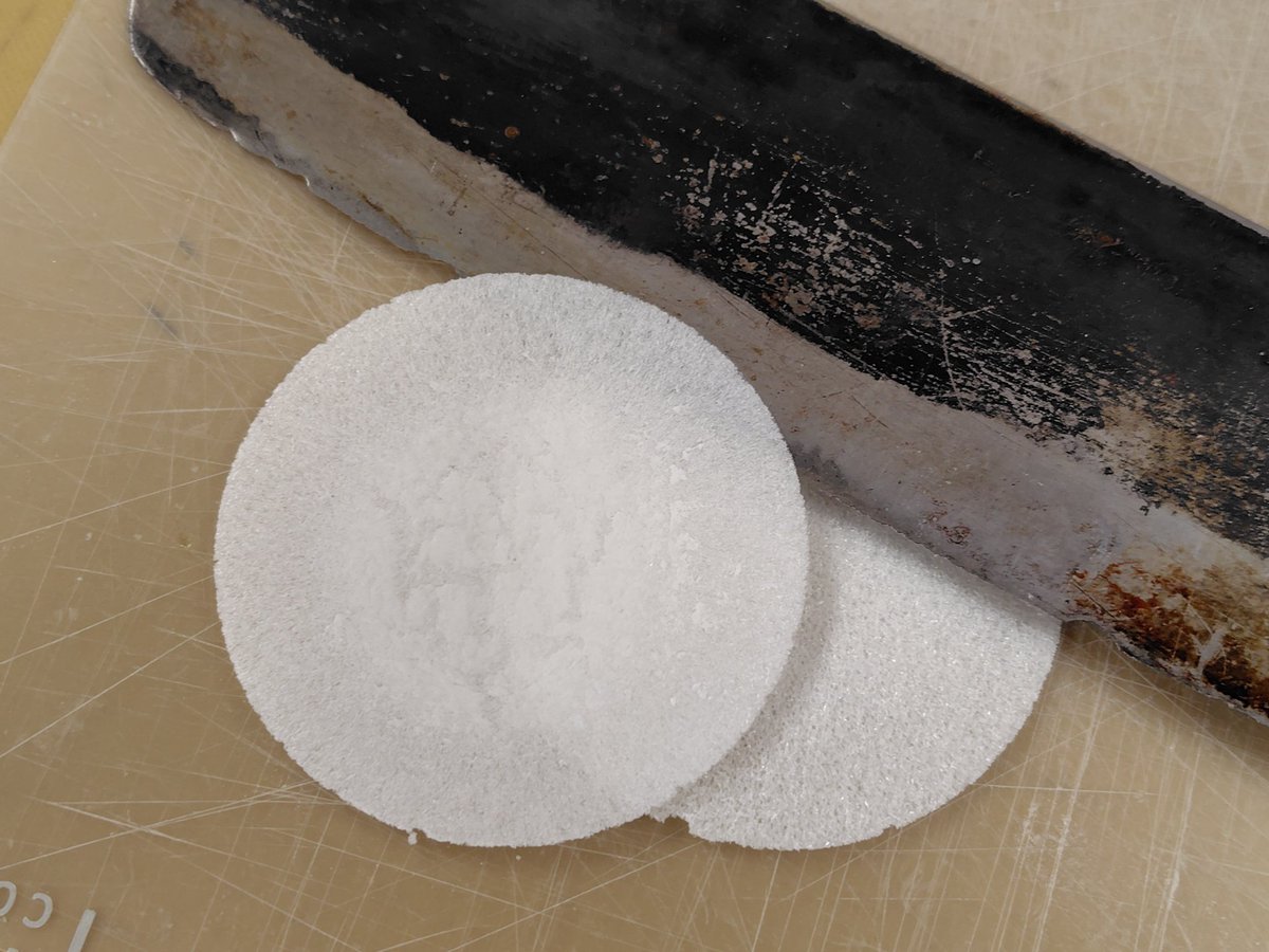 tyadonet's tweet photo. 所属青年部の「和菓子作り行事」へ。
講師は御茶会等でお世話になっている吉祥寺亀屋萬年堂さんです。様々なお話と共に干菓子３種（木型で打ち物・寒氷・煎餅）をご指導いただきました。煎餅は、薄い種を2枚に削ぐ→餡を挟む→焼印を押す までの一連の流れを体験。美味しく楽しい時間でした🙂 https://t.co/0vQ5asS6up