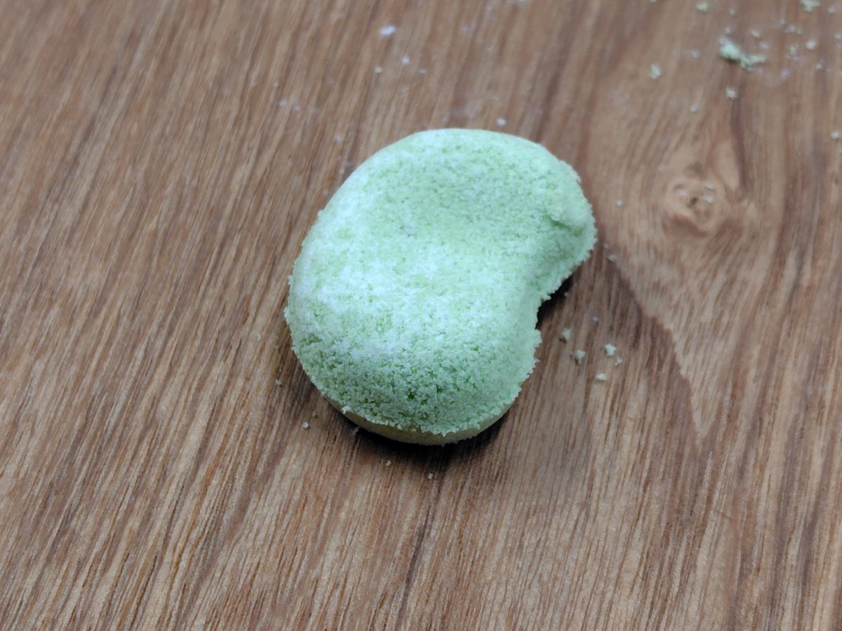 tyadonet's tweet photo. 所属青年部の「和菓子作り行事」へ。
講師は御茶会等でお世話になっている吉祥寺亀屋萬年堂さんです。様々なお話と共に干菓子３種（木型で打ち物・寒氷・煎餅）をご指導いただきました。煎餅は、薄い種を2枚に削ぐ→餡を挟む→焼印を押す までの一連の流れを体験。美味しく楽しい時間でした🙂 https://t.co/0vQ5asS6up