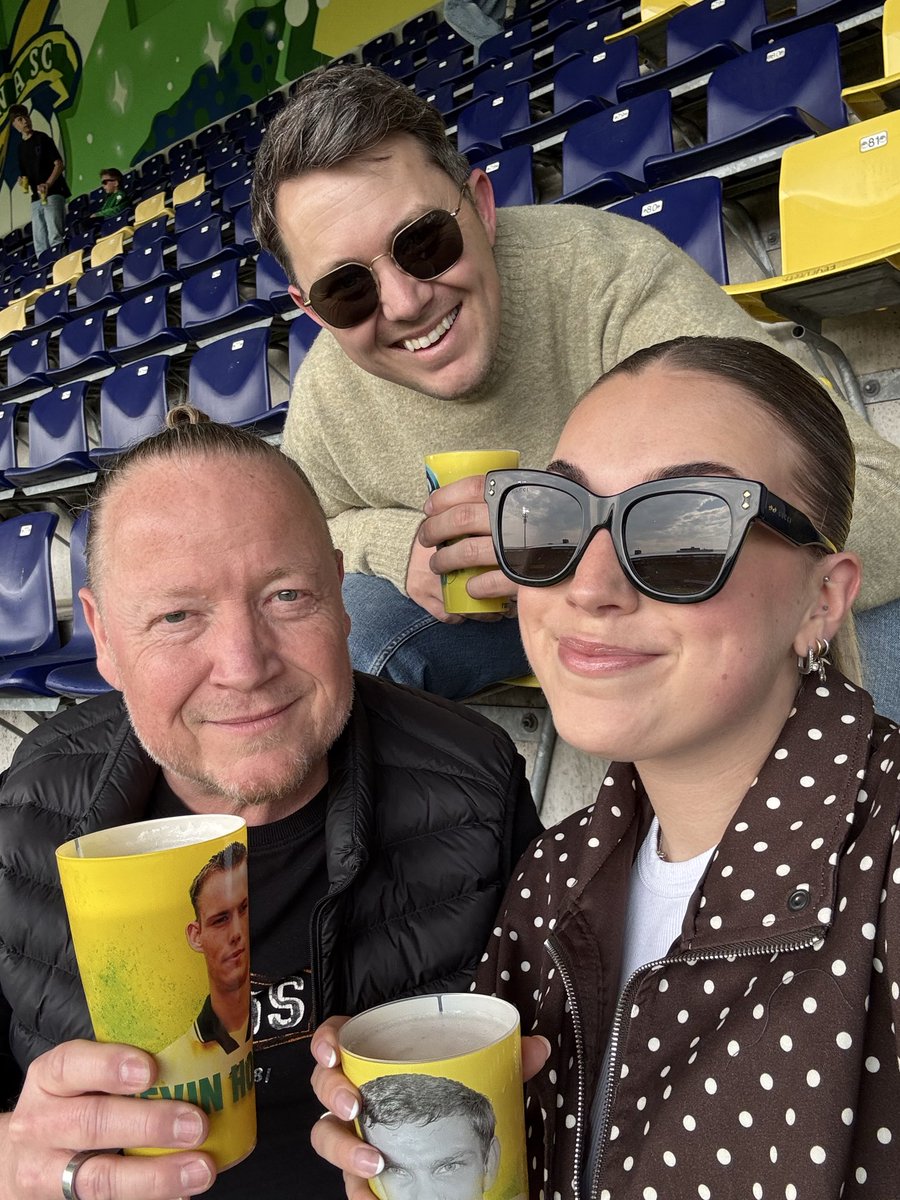 Royjanss's tweet photo. Last home game 🍀💛💚💪🏼 https://t.co/mwTtPJUln1