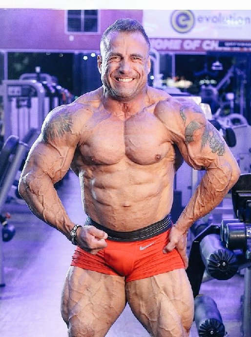 Olzirio Aníbal Júnior, atleta brasileiro NABBA, 47 anos, 1, 73cm, 100kg...

#bodybuilder, #bodybuilding, #fisiculturismo, #gym, #bulge, #daddy,  #muscle, #musculosos, #culturismo, #fitness, #aesthetics
