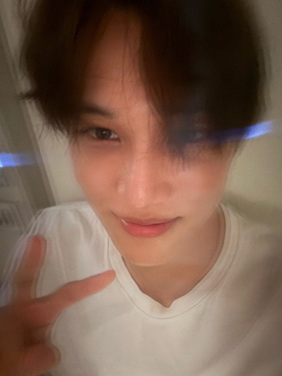 kaidiction's tweet photo. may i say best 2026 kai selcas it looks like old jongin is back ㅠㅠㅠ so niniful https://t.co/YsW1u02GR7