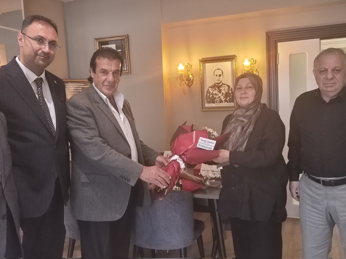 AvEmircanEren's tweet photo. Şehit Aytaç Altınörs’ün annesi Deniz Altınörs Şehit Serdar Selçuk’un annesi Gülseren Selçuk
Şehit Mehmet Emin Çakır annesi Perize Çakır'ı ziyaret ederek tüm şehit annelerine ithafen bugün ziyarette bulunduk. Başta tüm şehit anneleri olmak üzere tüm annelerimize minettarız. Anneler gününüz kutlu olsun...