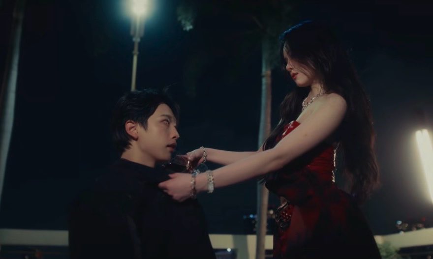 ค่ตจะฮอตรูปนี้ อ้าก เขินนะเฟ้ยทำไรฟะ 😳💘

Sip You Like RED WINE  

#REDWINE_MV_OUTNOW 
#NEXnattakit