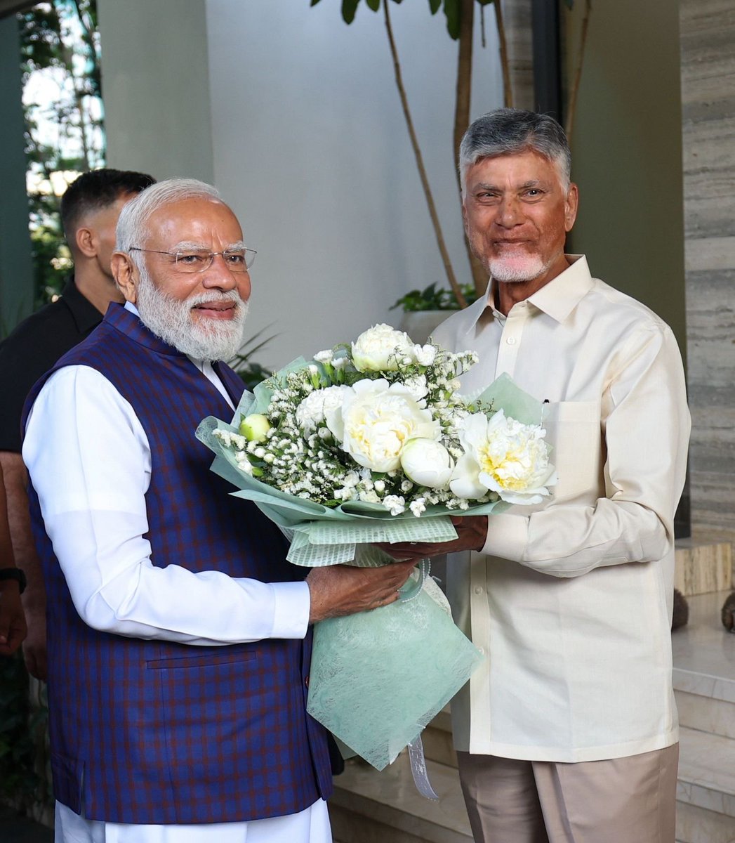 Narendra Modi tweet media